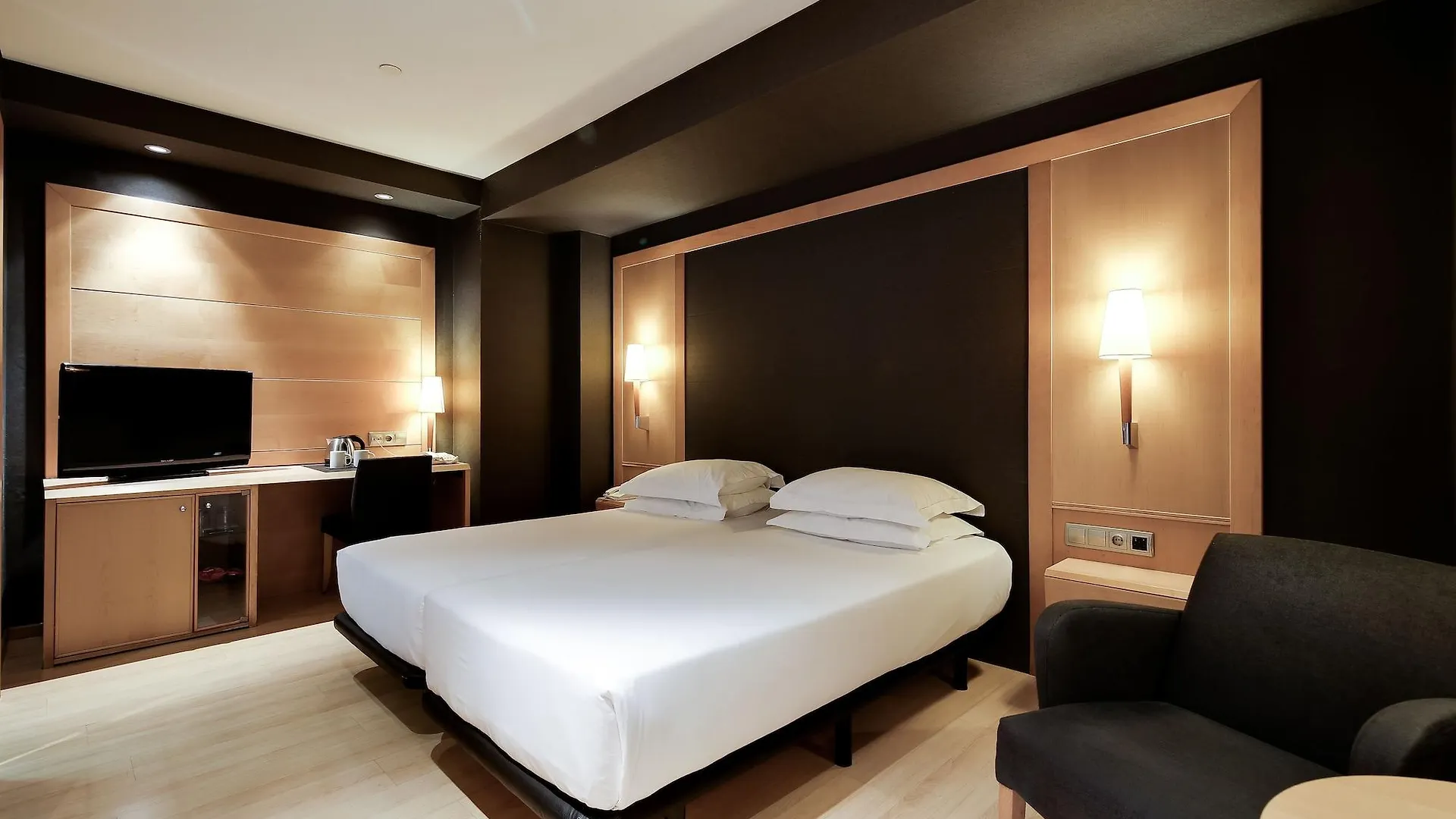 Hotel Barcelona Universal 4*,